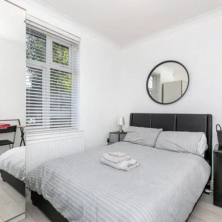 Rent this 1 bed apartment on Rangefield Road in London, BR1 4QZ