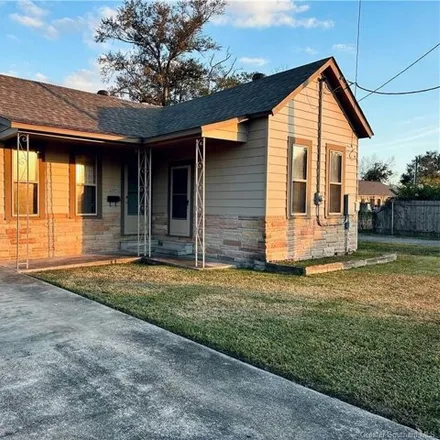 Buy this 2 bed house on Short Street in Lake Charles, LA 70601
