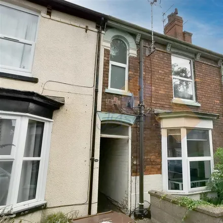 Rent this 4 bed townhouse on Newland Street West in Lincoln, LN1 1QU