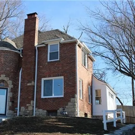Buy this 3 bed house on Forest Avenue North in Kansas City, MO 64131
