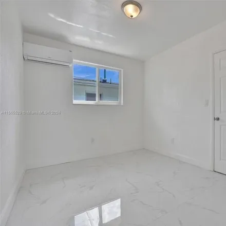 Image 8 - 95 Northeast 168th Street, North Miami Beach, FL 33162, USA - House for sale