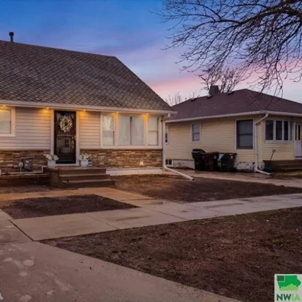 Buy this 3 bed house on 374 East 18th Street in South Sioux City, NE 68776