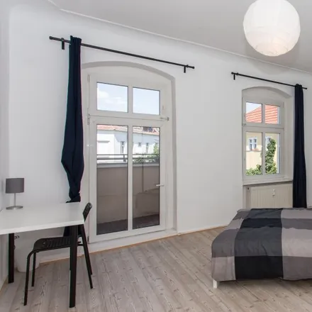 Rent this 4 bed room on Plönzeile 24 in 12459 Berlin, Germany