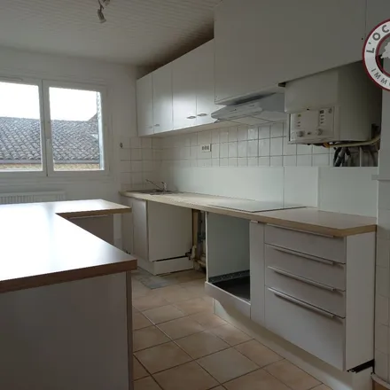 Rent this 4 bed apartment on 13 Rue du 14 Juillet in 32600 L'Isle-Jourdain, France