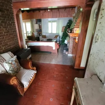 Rent this 4 bed house on General Alvear in Partido de Tigre, Don Torcuato
