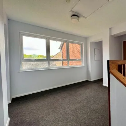 Image 5 - Romsey Close, Hockley, SS5 4XJ, United Kingdom - Apartment for sale