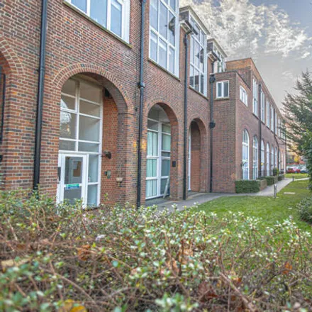 Buy this 2 bed apartment on St Mary's in Prittlewell, CofE Primary School