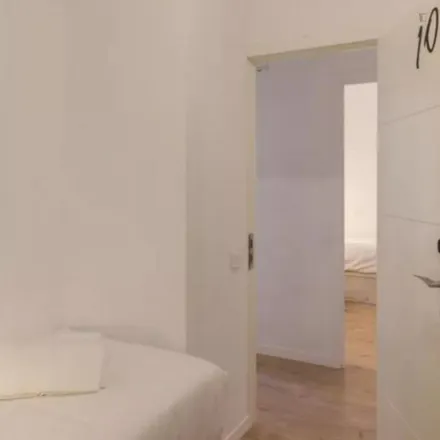 Rent this 5 bed room on Carrer dels Escudellers in 26, 08002 Barcelona
