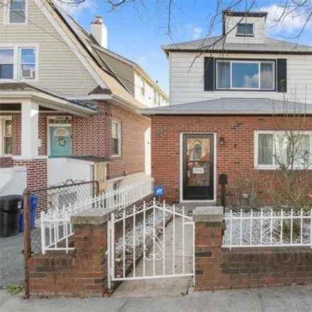 Buy this 3 bed house on 2880 Harrington Avenue in New York, NY 10461