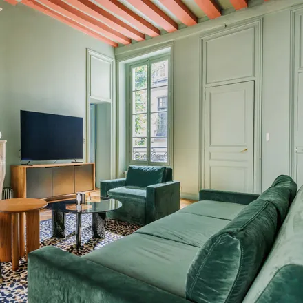 Rent this 3 bed apartment on 14 Rue Chanoinesse in 75004 Paris, France