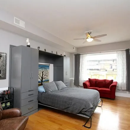 Rent this 1 bed apartment on Anthony Lullo's Hair Designs in 721 South Boulevard, Oak Park