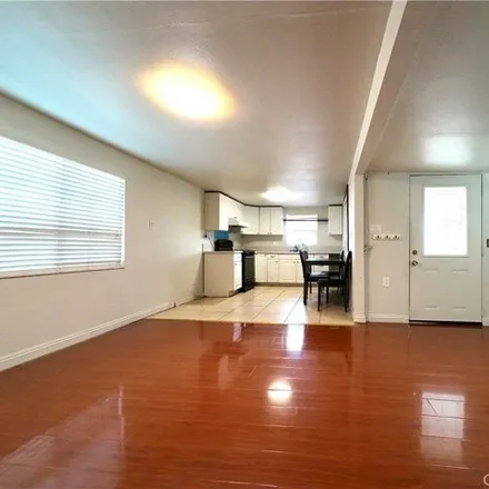 Image 5 - 4802 McFadden Avenue, Santa Ana, CA 92704, USA - Apartment for sale