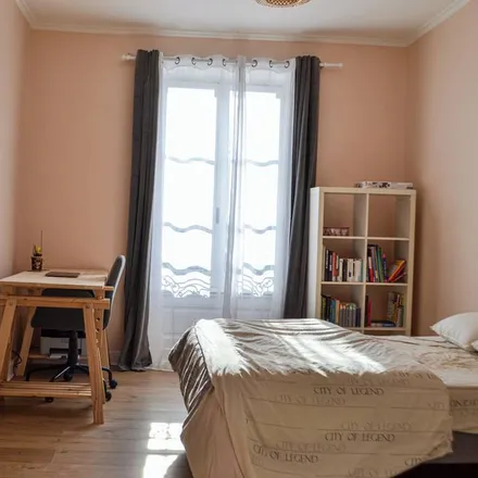 Rent this 2 bed apartment on 69400 Villefranche-sur-Saône