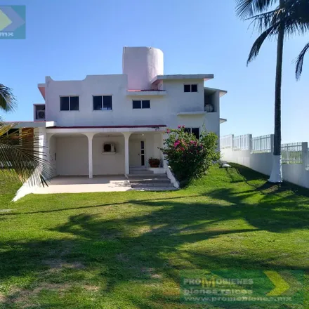 Buy this studio house on Carretera Federal Veracruz - Poza Rica in 93590 Playa Oriente, VER