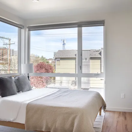 Rent this studio apartment on L21 in 13th Avenue, Seattle