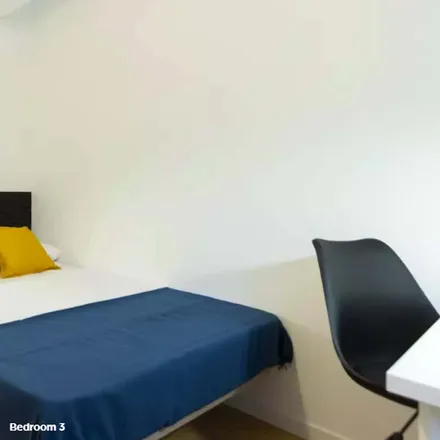 Rent this 1 bed room on The Streets of London in Calle de Núñez Morgado, 28036 Madrid