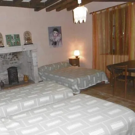 Rent this 4 bed townhouse on 72200 Mareil-sur-Loir