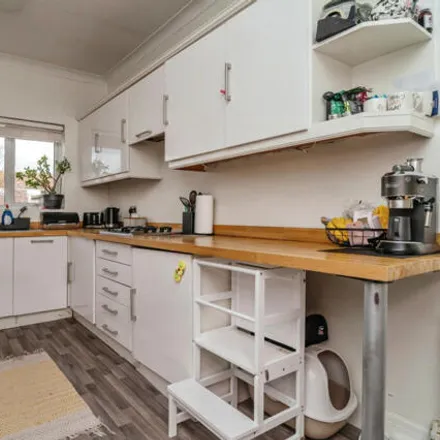 Image 3 - Central Avenue, Southend-on-Sea, SS2 4DD, United Kingdom - Townhouse for sale