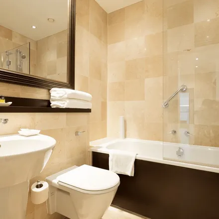 Image 2 - Fraser Suites Kensington, 75 Cromwell Road, London, SW7 5BH, United Kingdom - Apartment for rent