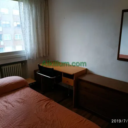 Rent this 3 bed apartment on Horno irrintzi in Calle Txakolin / Txakolin kalea, 48015 Bilbao