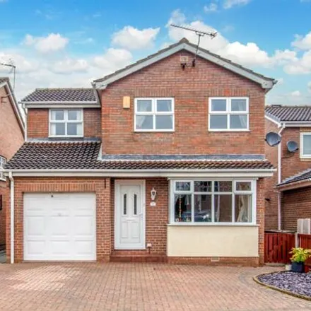 Buy this 4 bed house on 2 Heather Close in Lofthouse Gate, WF1 3HE