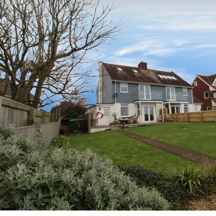 Rent this 4 bed duplex on Foxholes Hill in Exmouth, EX8 2DG