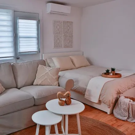 Rent this 1 bed apartment on Crémazie in Montreal, QC H2R 2S6