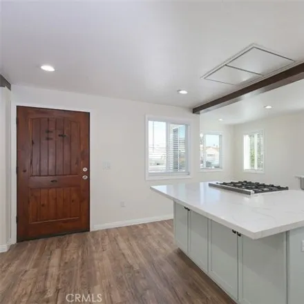 Image 4 - 2171 South Cloverdale Avenue, Los Angeles, CA 90016, USA - House for sale