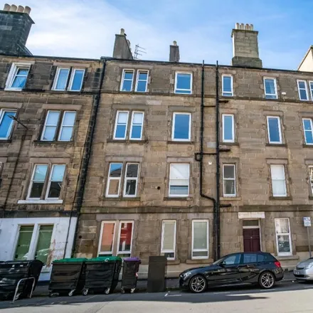 Rent this 2 bed apartment on 12 Waverley Park in City of Edinburgh, EH8 8ER