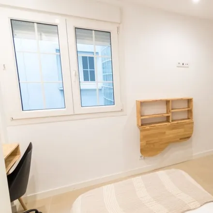 Rent this 4 bed room on Carrer de Sant Pere in 80, 46011 Valencia