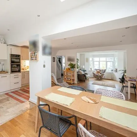 Image 7 - Kings Close, London, NW4 2JT, United Kingdom - Townhouse for sale
