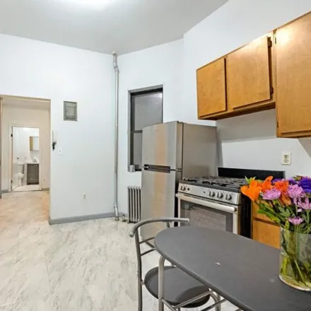 Image 3 - 312 West 49th Street, New York, NY 10019, USA - Apartment for sale