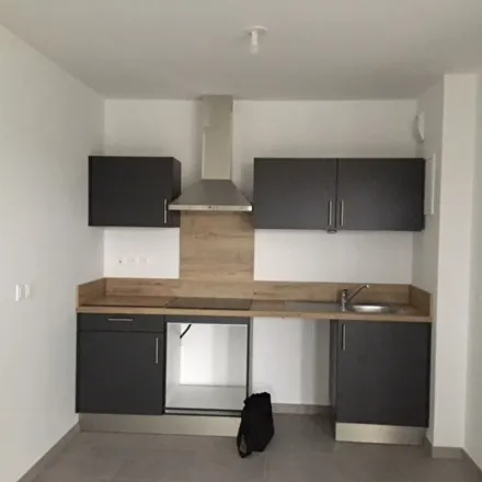 Rent this 2 bed apartment on 87 Place de la Libération in 76230 Bois-Guillaume, France