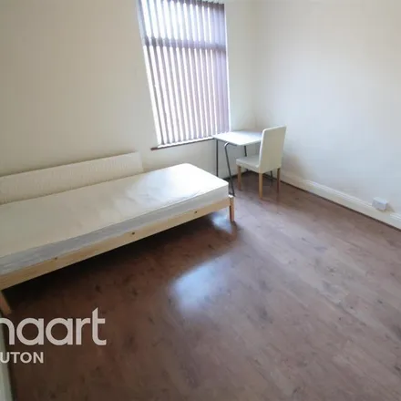 Image 5 - Ashburnham Road, Luton, LU1 1JZ, United Kingdom - House for rent