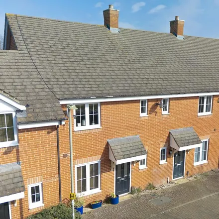 Rent this 3 bed townhouse on Caldecott Chase in Abingdon, OX14 5GZ