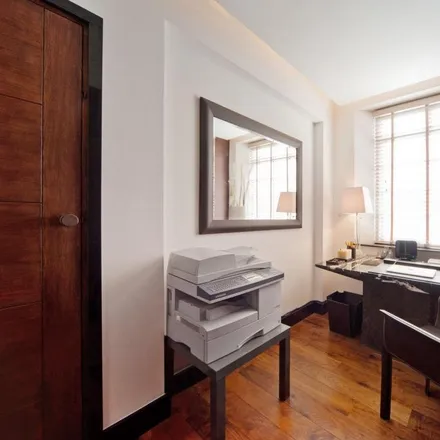 Image 3 - 50 Sloane Street, London, SW1X 9QB, United Kingdom - Apartment for rent