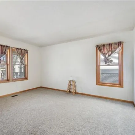 Image 3 - 690 North Bedford Street, Saint Paul, MN 55130, USA - House for sale
