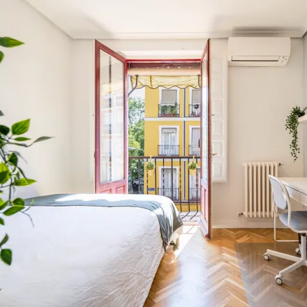 Rent this 7 bed room on Calle de Juan Duque in 4, 28005 Madrid