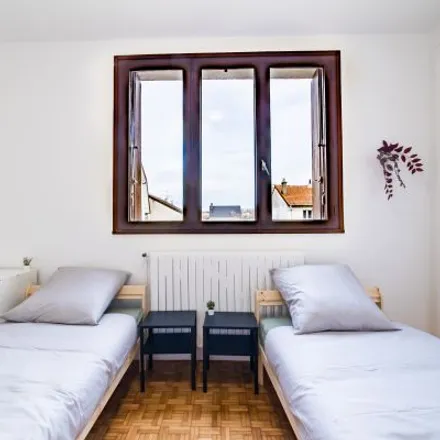 Rent this 6 bed apartment on 32 Rue de l'Épi d'Or in 94800 Villejuif, France