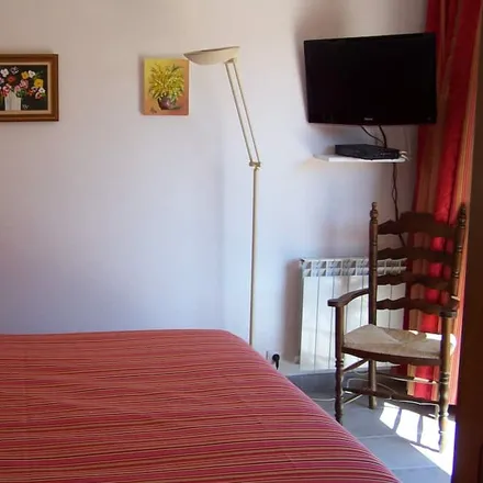 Rent this 2 bed house on avenue de provence in 83980 Le Lavandou, France