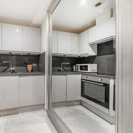 Image 3 - Alameda House, 100 Sydney Street, London, SW3 6NR, United Kingdom - Apartment for rent