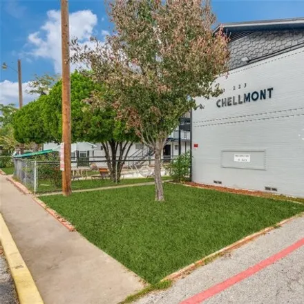 Buy this studio house on 275 West 5th Street in Irving, TX 75060