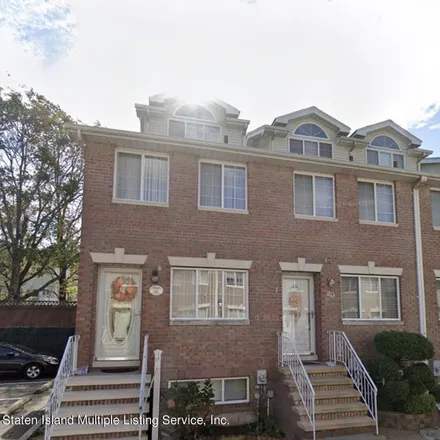 Buy this 3 bed townhouse on 20 Lillie Lane in New York, NY 10314