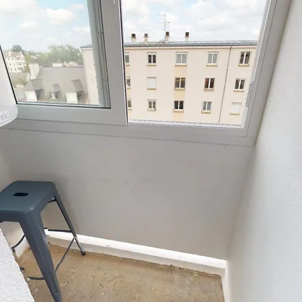Image 4 - 1 Rue Perrin de la Touche, 35064 Rennes, France - Apartment for rent