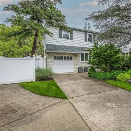 Buy this 4 bed house on 11 Poplar Place in Bay Shore, Islip