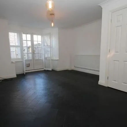 Rent this 3 bed townhouse on St Andrew's Walk in Wells, BA5 2LJ