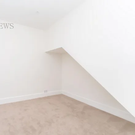 Image 5 - 15 St. Andrew's Road, London, W7 2NX, United Kingdom - House for rent