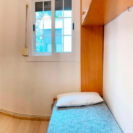 Rent this 4 bed room on Carrer del Doctor Giné i Partagàs in 08001 Barcelona, Spain