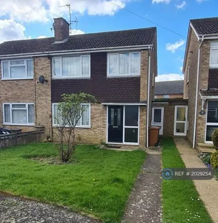 Rent this 3 bed duplex on Compton Close in Earls Barton, NN6 0PN