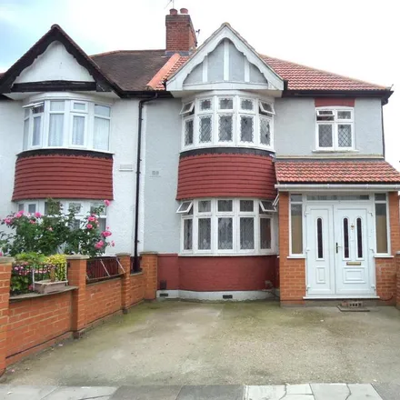 Rent this 4 bed duplex on unnamed road in London, TW5 0DE